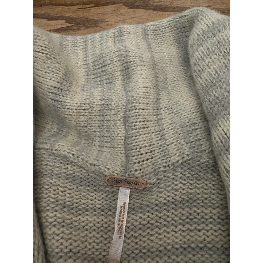 Free People Women's Large Wool Blend Oversized Grey/Cream Ombre Cardigan Sweater - Picture 5 of 9